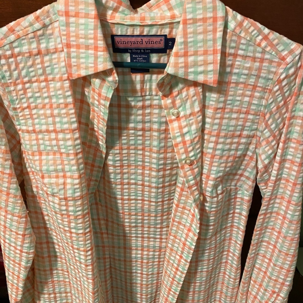 Vineyard vines button down size 2